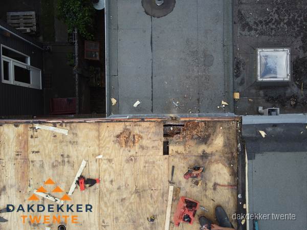 Dakschade en renovatie plat dak vanuit de lucht in Twente Dakschade en renovatie plat dak vanuit de lucht in Twente
